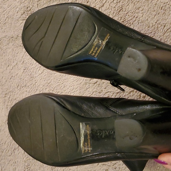 Clarks Sz 9.5 Wide Black Booties - Picture 10 of 10